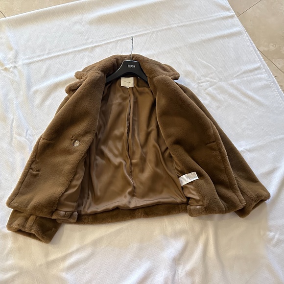 Vince Double Breasted Teddy Faux Fur Jacket/Coat, Size XS, Camel - Picture 12 of 15